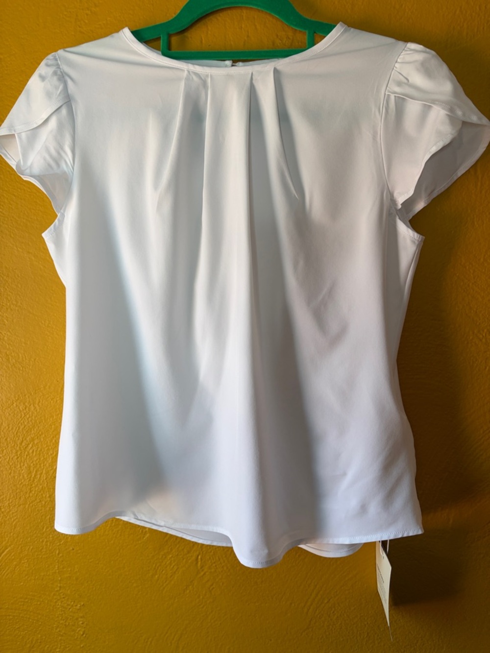 HALARA Breezeful White Pleated Cap-Sleeve Blouse Keyhole Back XS NWT